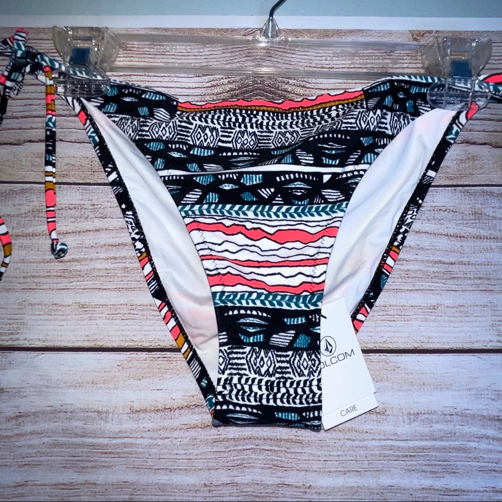 NWT Volcolm Free Current skimpy bikini bottom